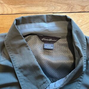 Eddie Bauer Men's Green shirt